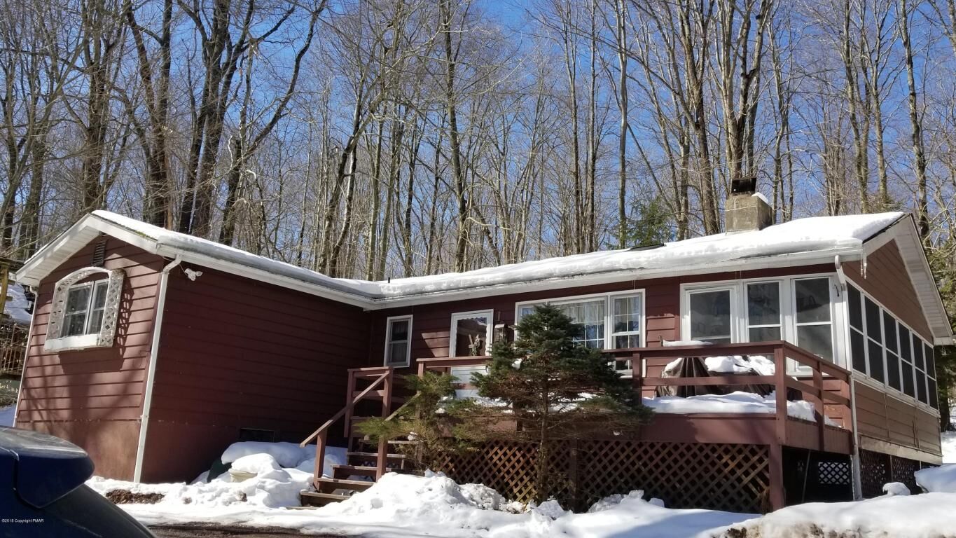 Property Photo: 1102 Arrowhead Drive PA 18347