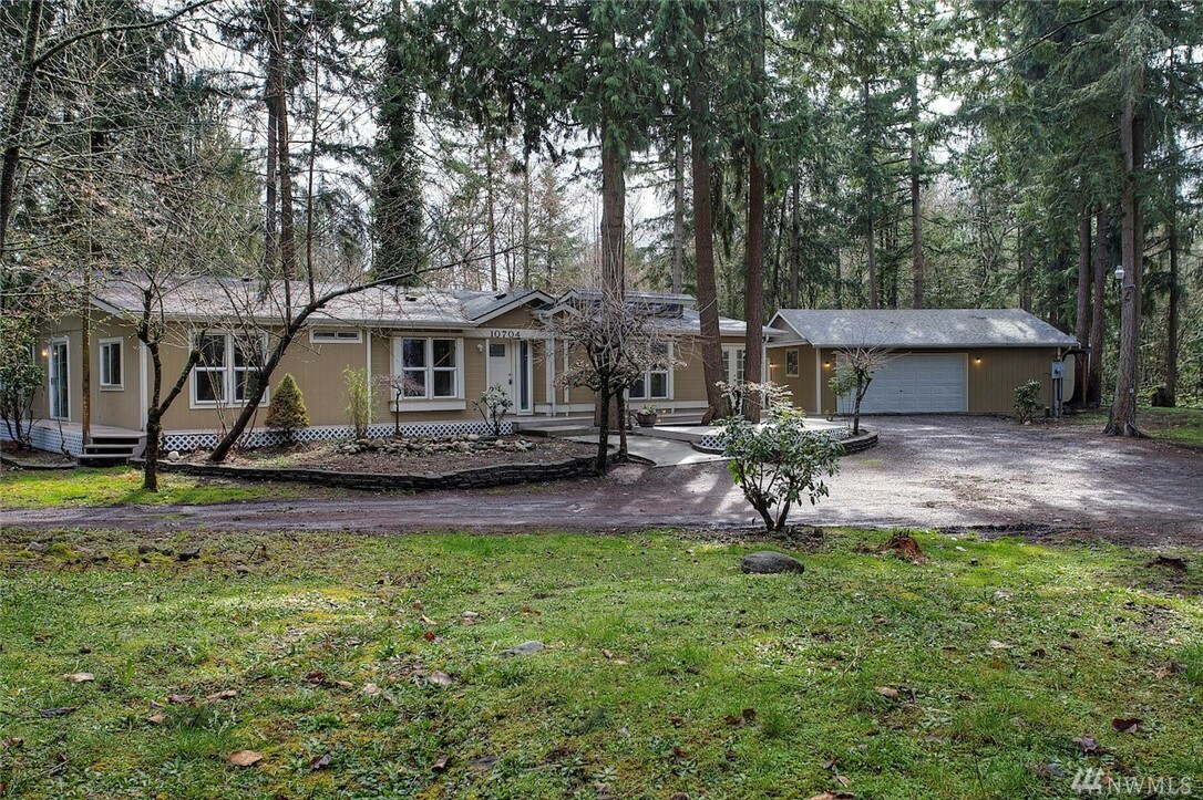 Property Photo:  10704 201st St Ct E  WA 98338 