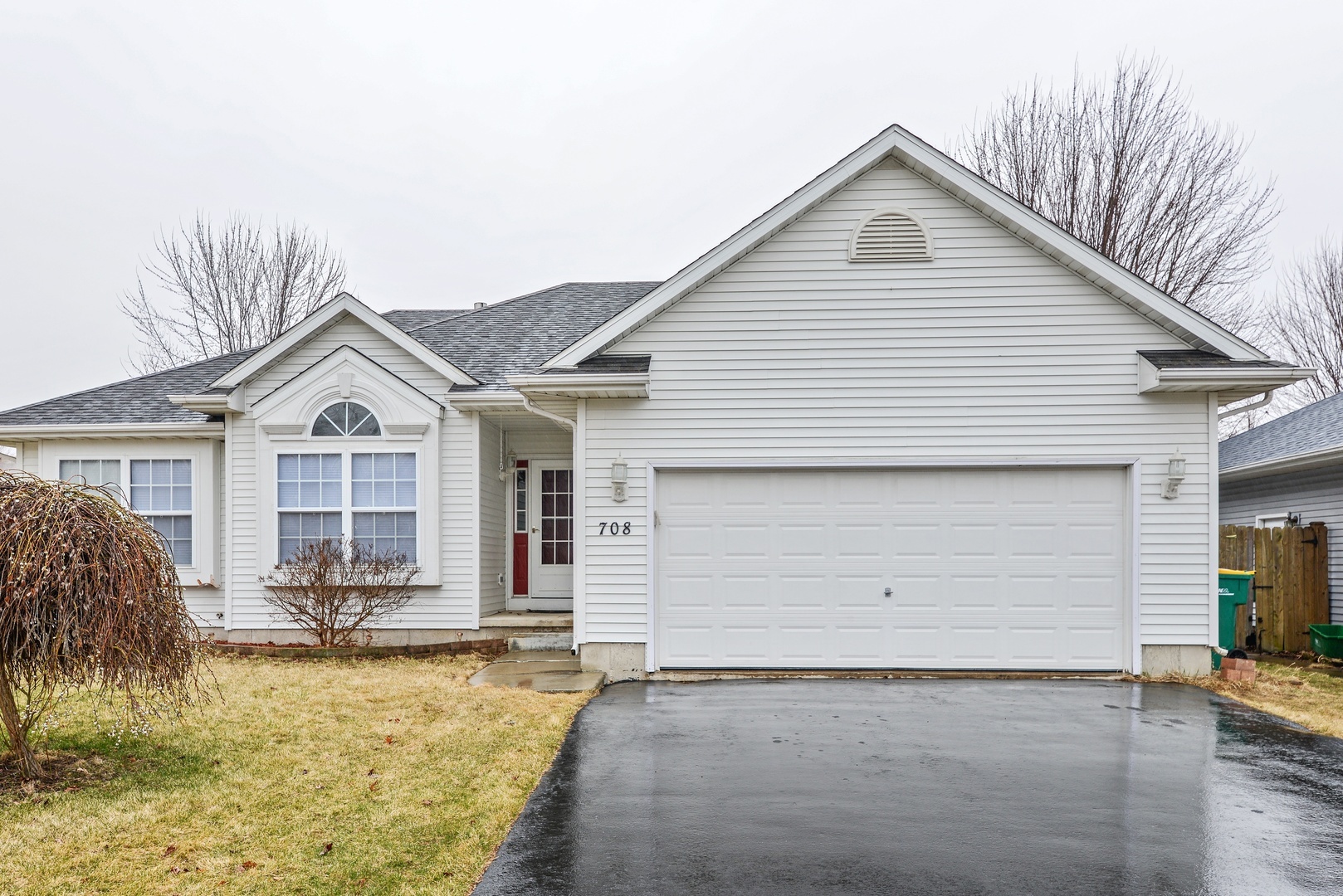 Property Photo: 708 Redwood Court IL 60135