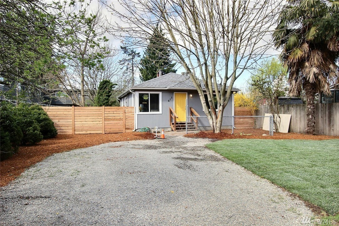 Property Photo:  615 1st Ave S  WA 98032 