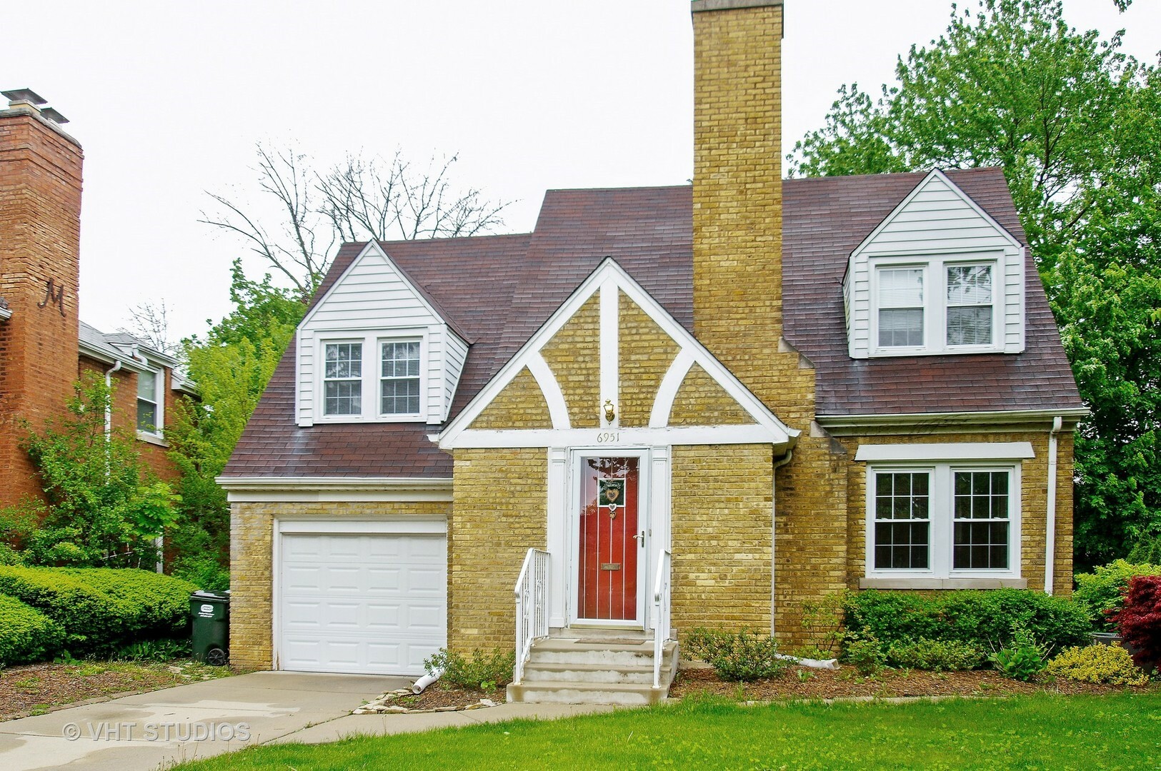 Property Photo:  6951 North Kenton Avenue  IL 60712 