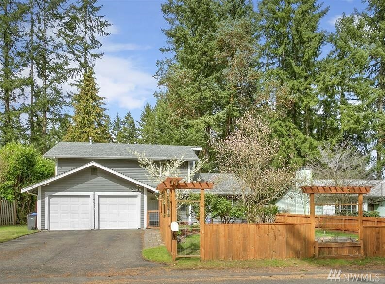 Property Photo: 3885 Castlewood Dr WA 98366