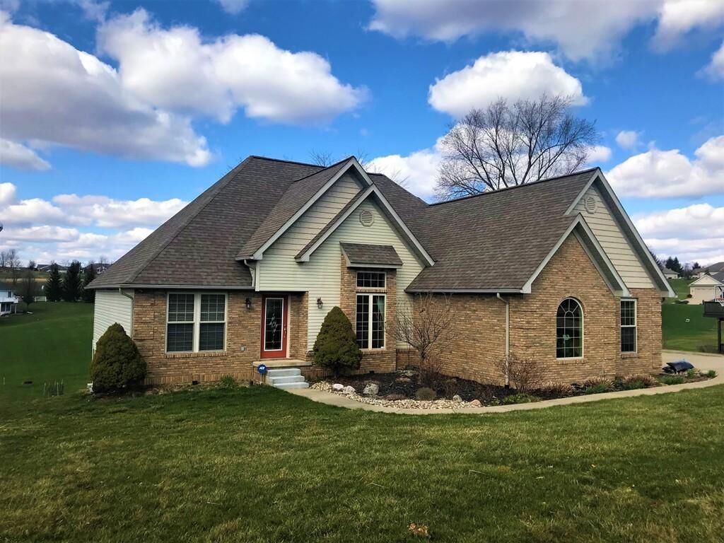 Property Photo: 43 Wildwood W Lane OH 43050