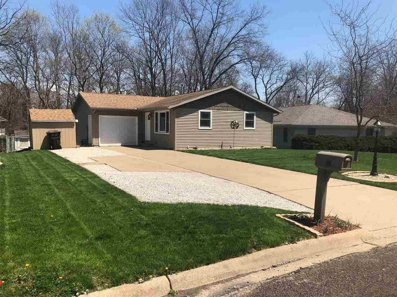 Property Photo: 209 Kickapoo IL 61611