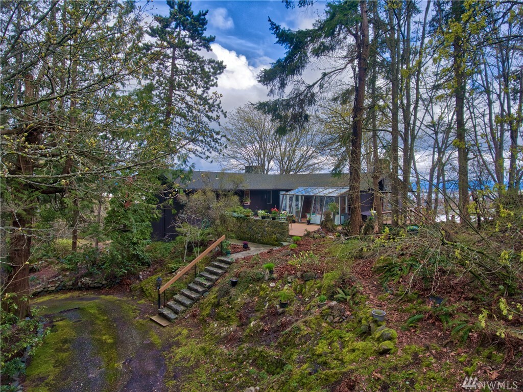 Property Photo:  2901 I Ave  WA 98221 