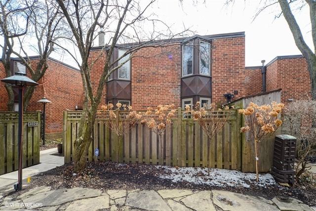 Property Photo: 2017 Larrabee Street IL 60614