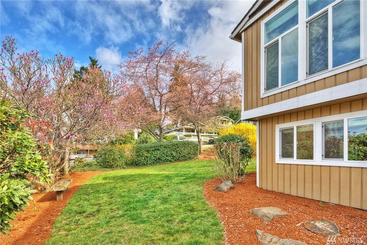 Property Photo:  8824 113th Place NE  WA 98033 