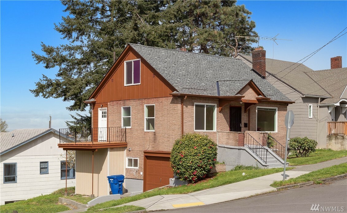 Property Photo: 3443 16th Ave S WA 98144