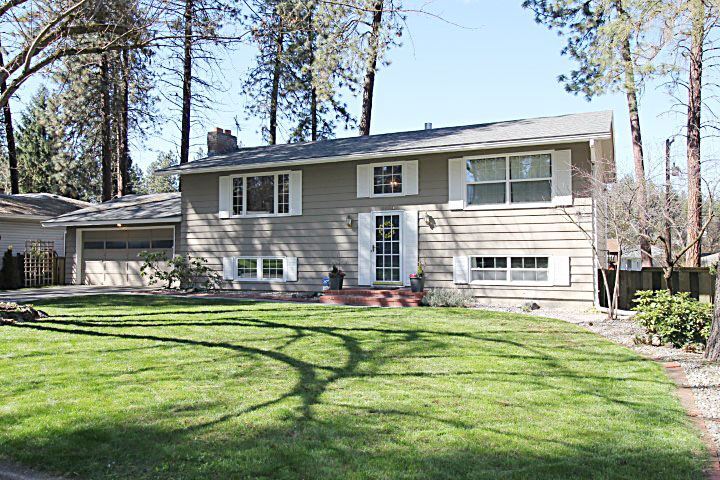 Property Photo: 1006 W Woodway Ave WA 99218