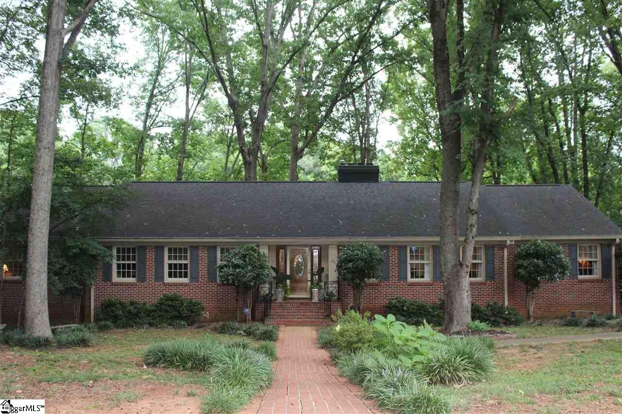 Property Photo: 126 Lakecrest Drive SC 29609