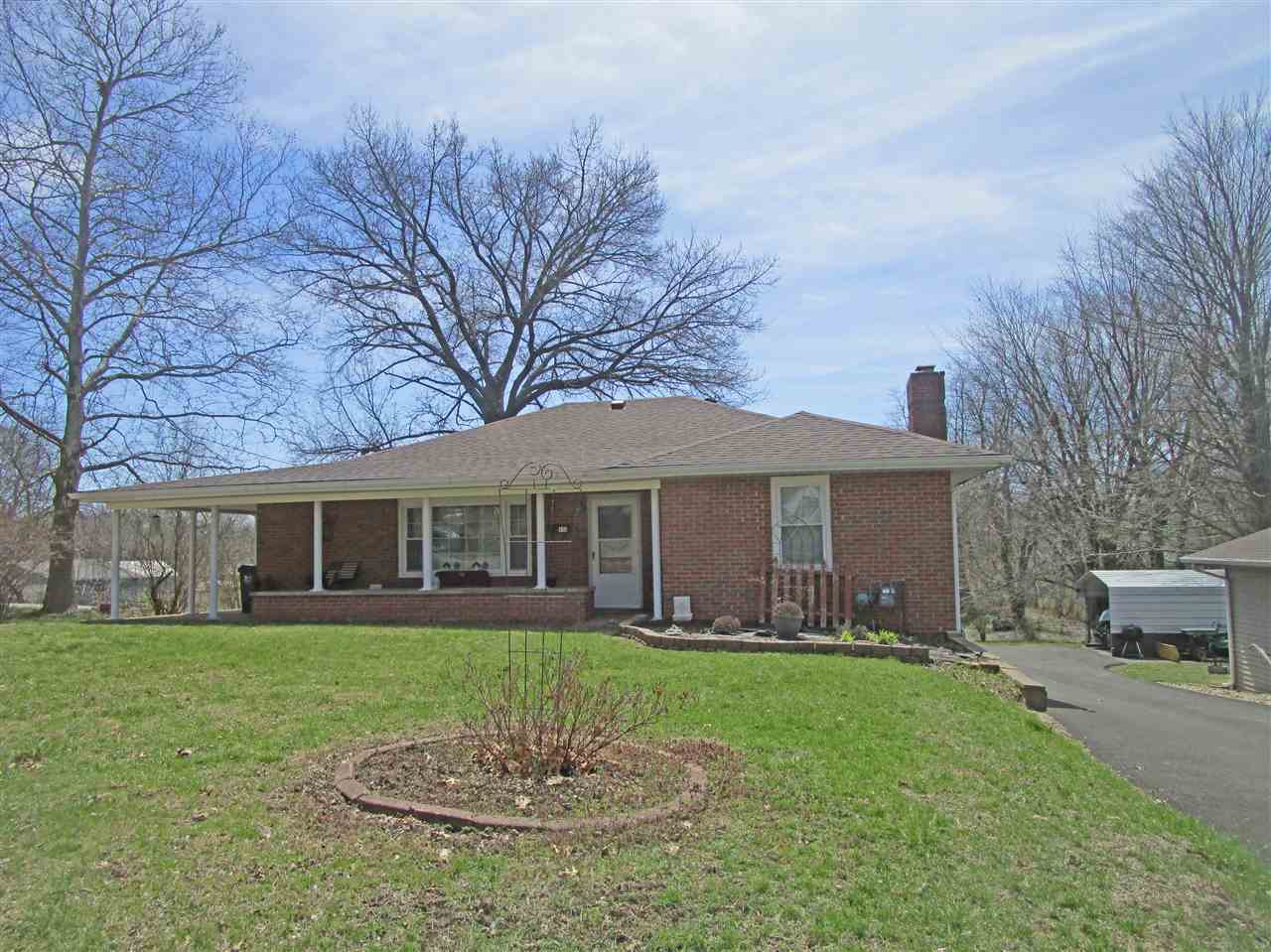 490 W Pine  Canton IL 61520 photo