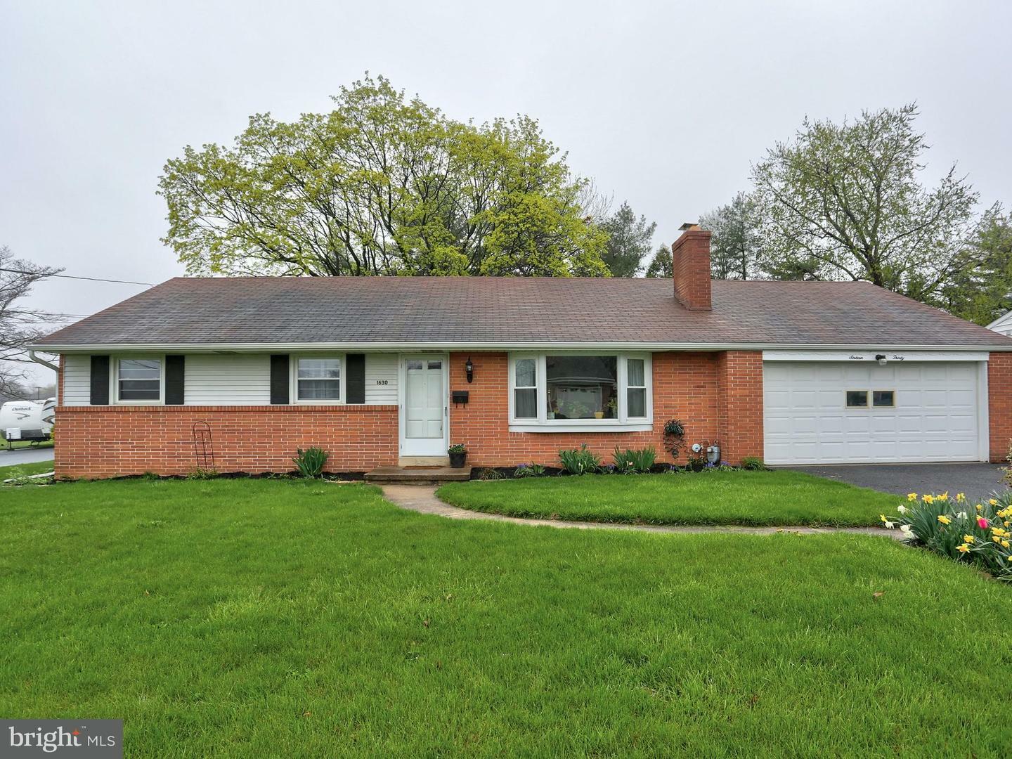 Property Photo:  1630 Sunset Avenue  PA 17601 