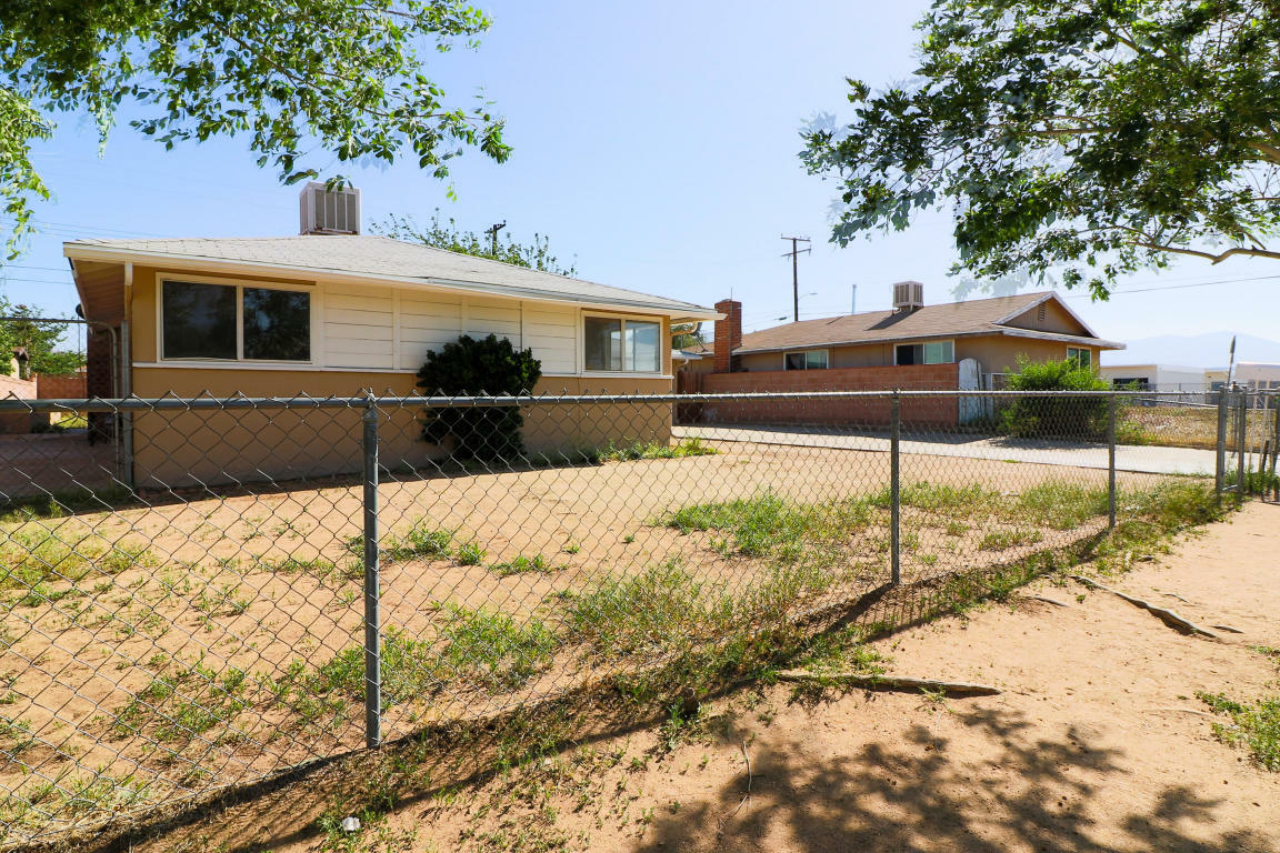 Property Photo:  1140 E Avenue R5  CA 93550 