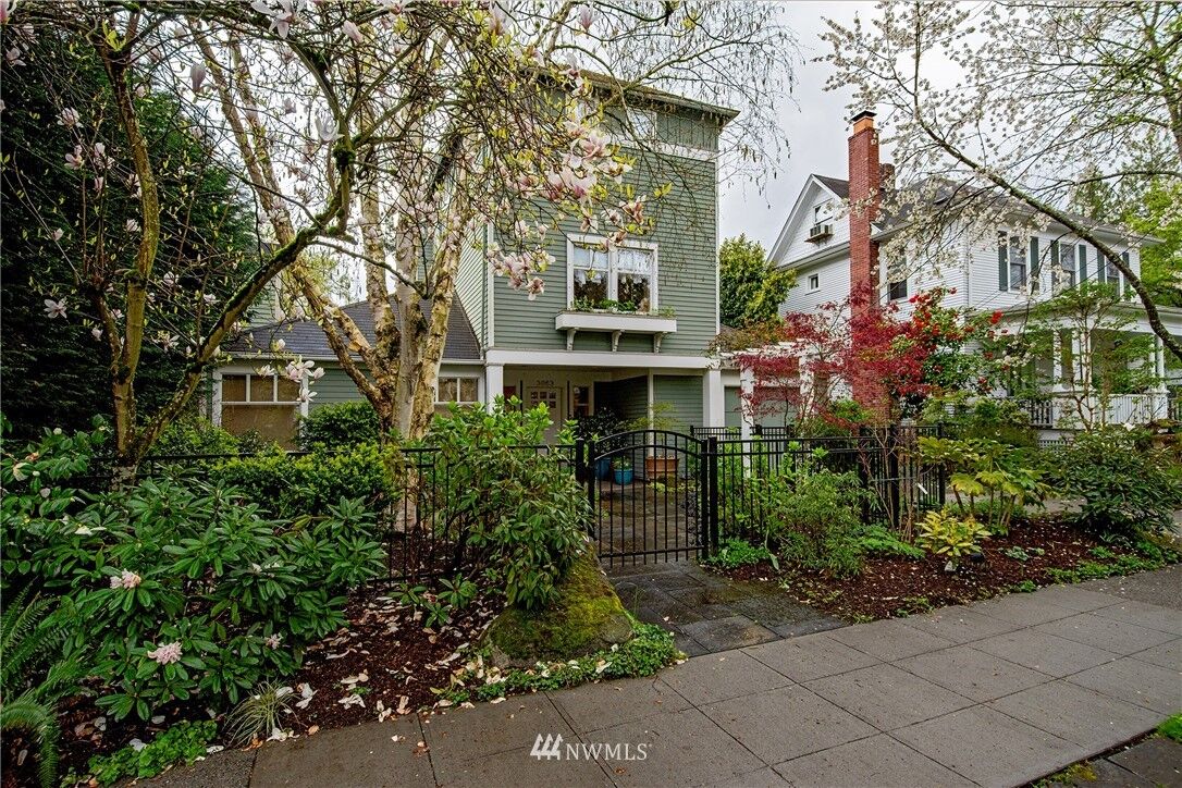 Property Photo: 3863 E Olive Street WA 98122