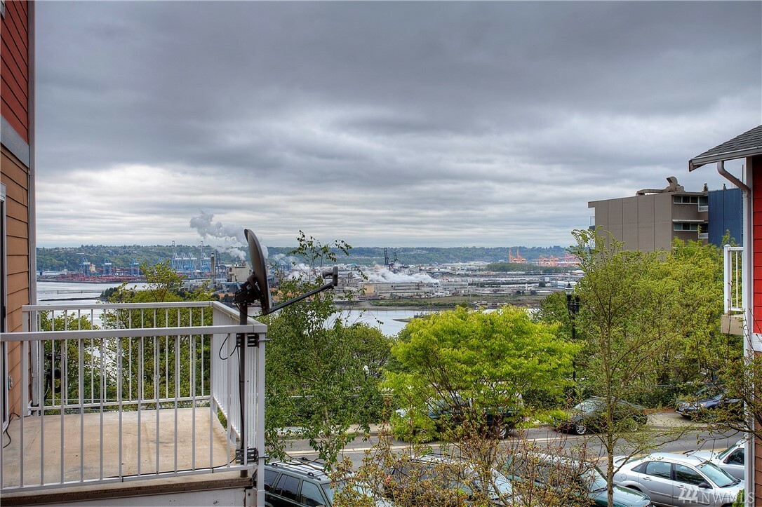 Property Photo:  220 Broadway 12  WA 98402 