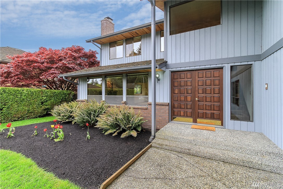 Property Photo: 10631 44th Ave SE WA 98208
