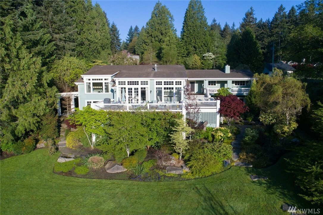 Property Photo: 11338 Arrow Point Dr NE WA 98110