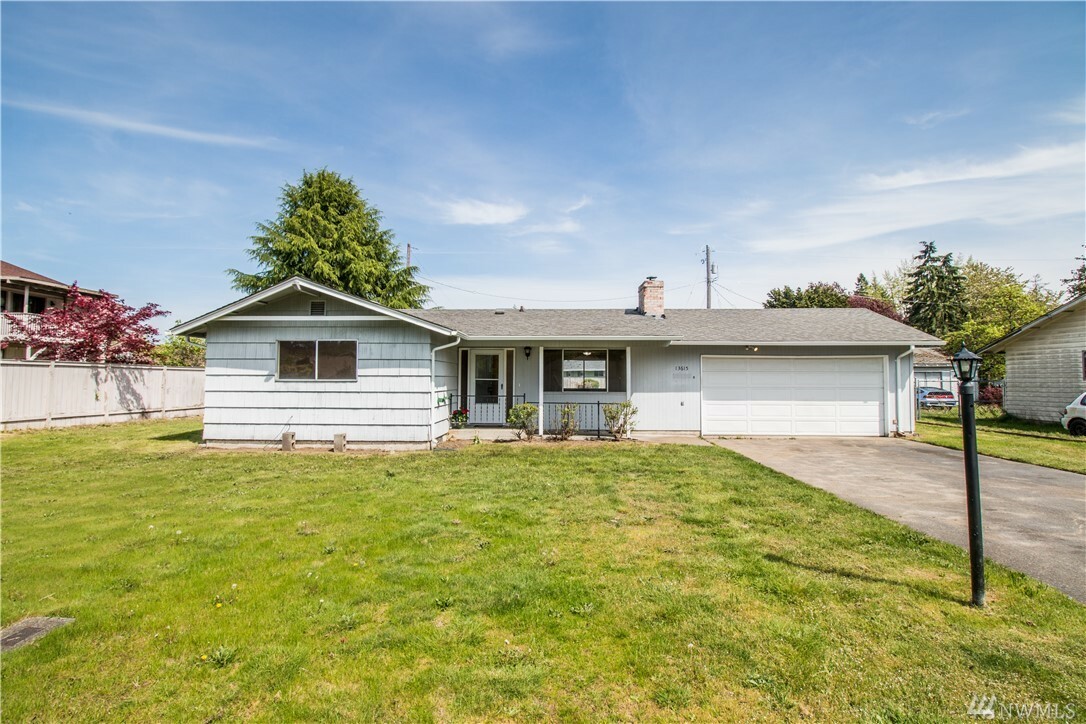 Property Photo:  13615 14th Ave S  WA 98444 