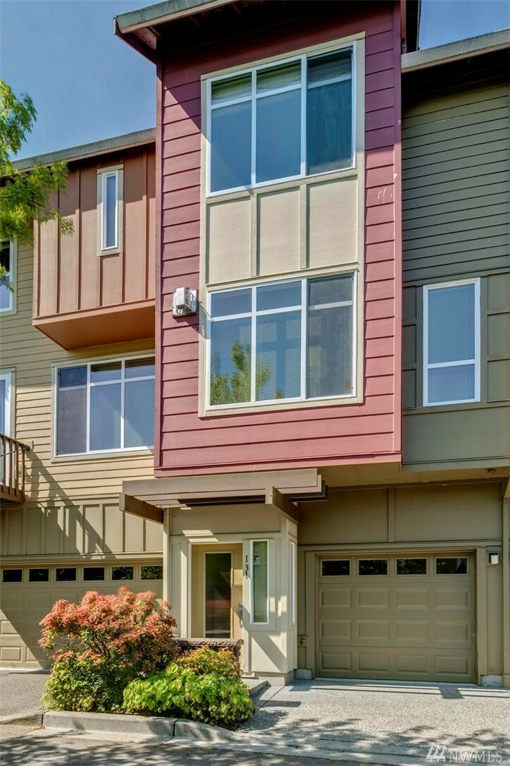 Property Photo:  131 Skyridge Rd NW 105  WA 98027 