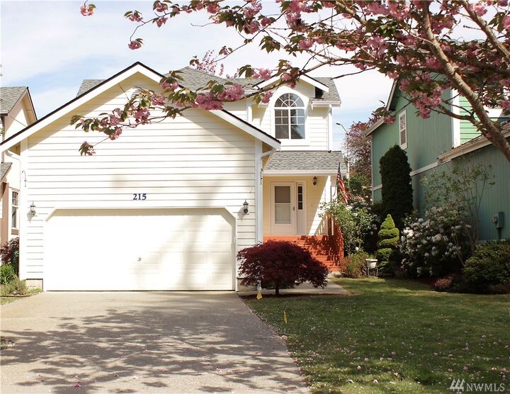 Property Photo:  215 86th Ave SE  WA 98258 