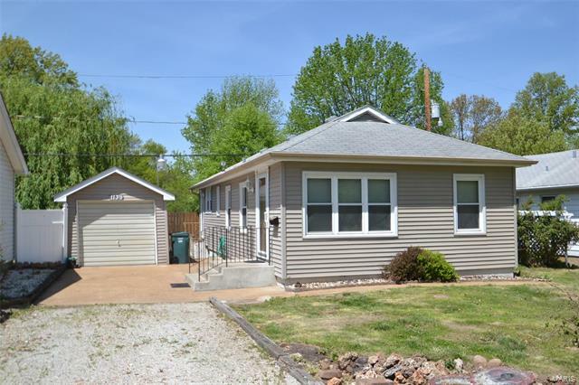 Property Photo: 1139 Simmons Avenue 63122