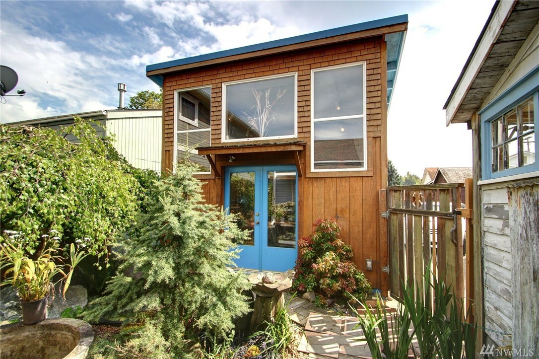 Property Photo: 1617 12th St WA 98221