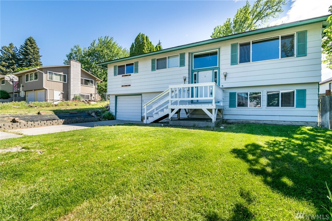 Property Photo: 1738 NE 7th St WA 98802