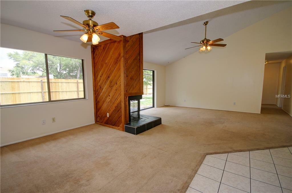 Property Photo: 1050 Huntington Court FL 32750