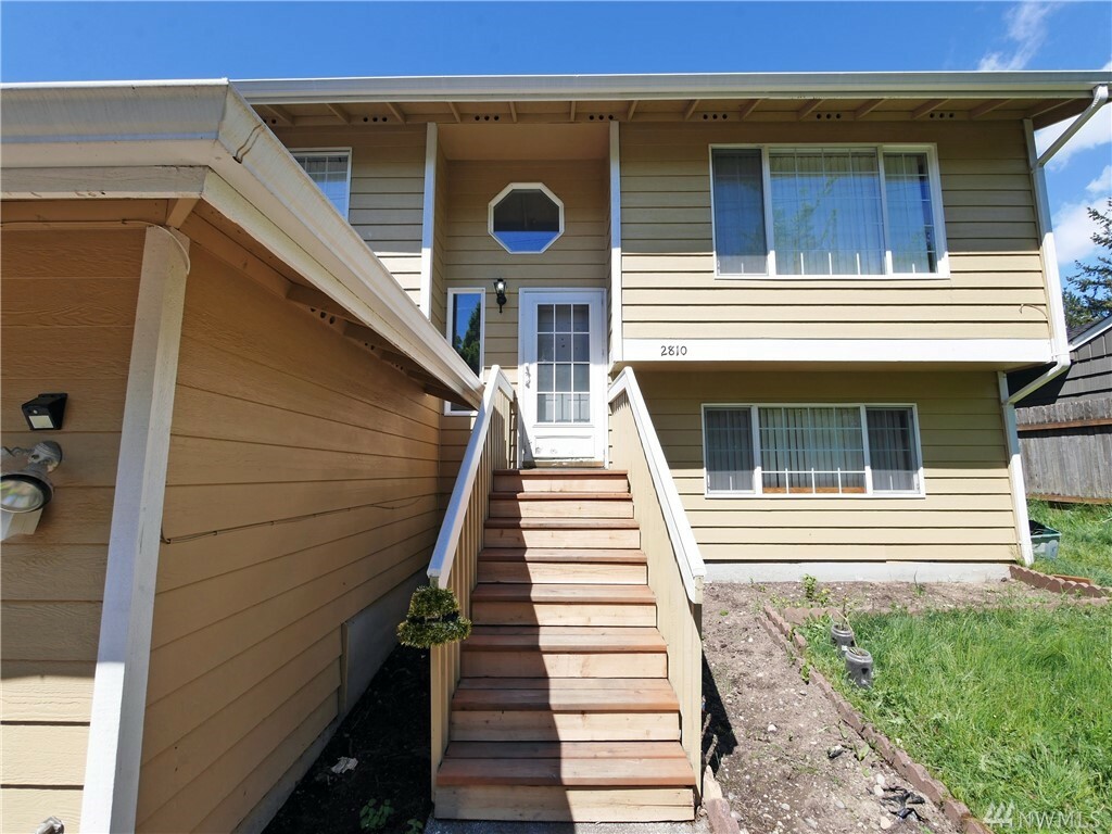 Property Photo: 2810 SW 106th St WA 98146