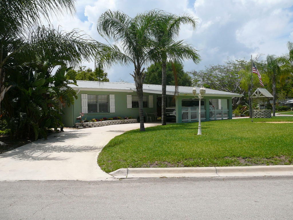 Property Photo:  1001 Bermuda Avenue  FL 34982 