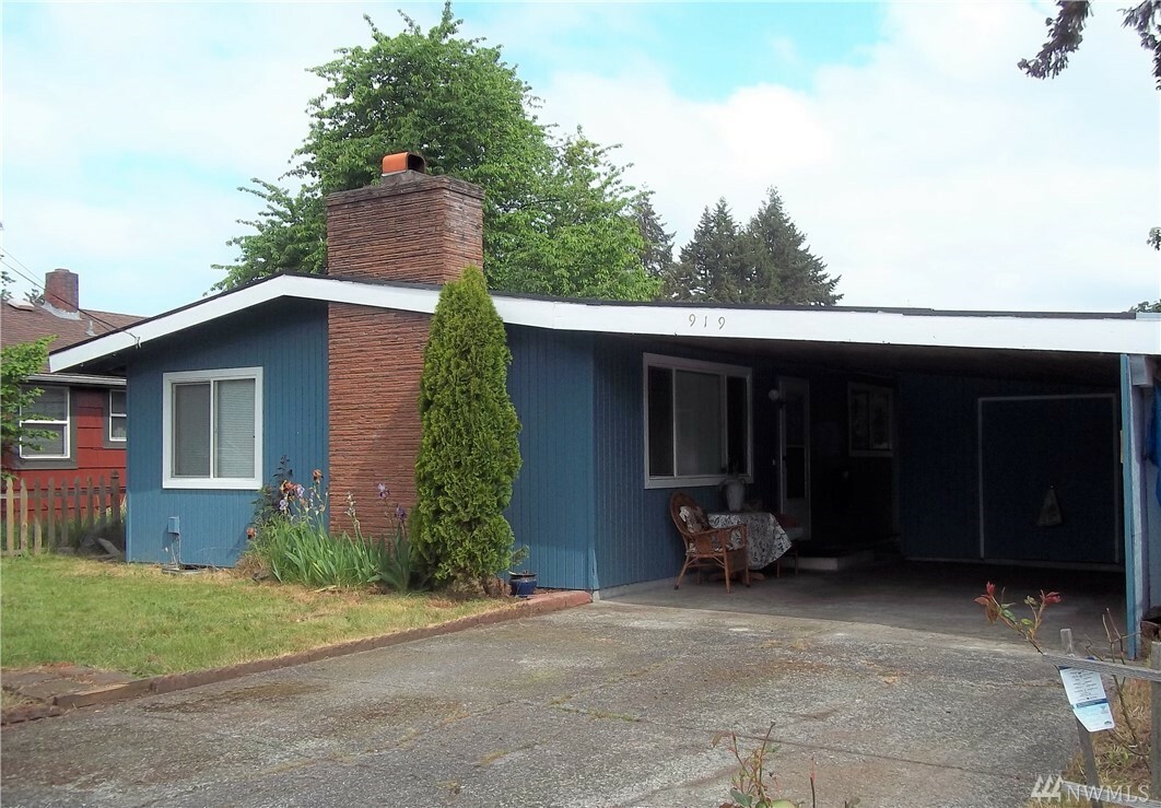 Property Photo:  919 113th St S  WA 98444 