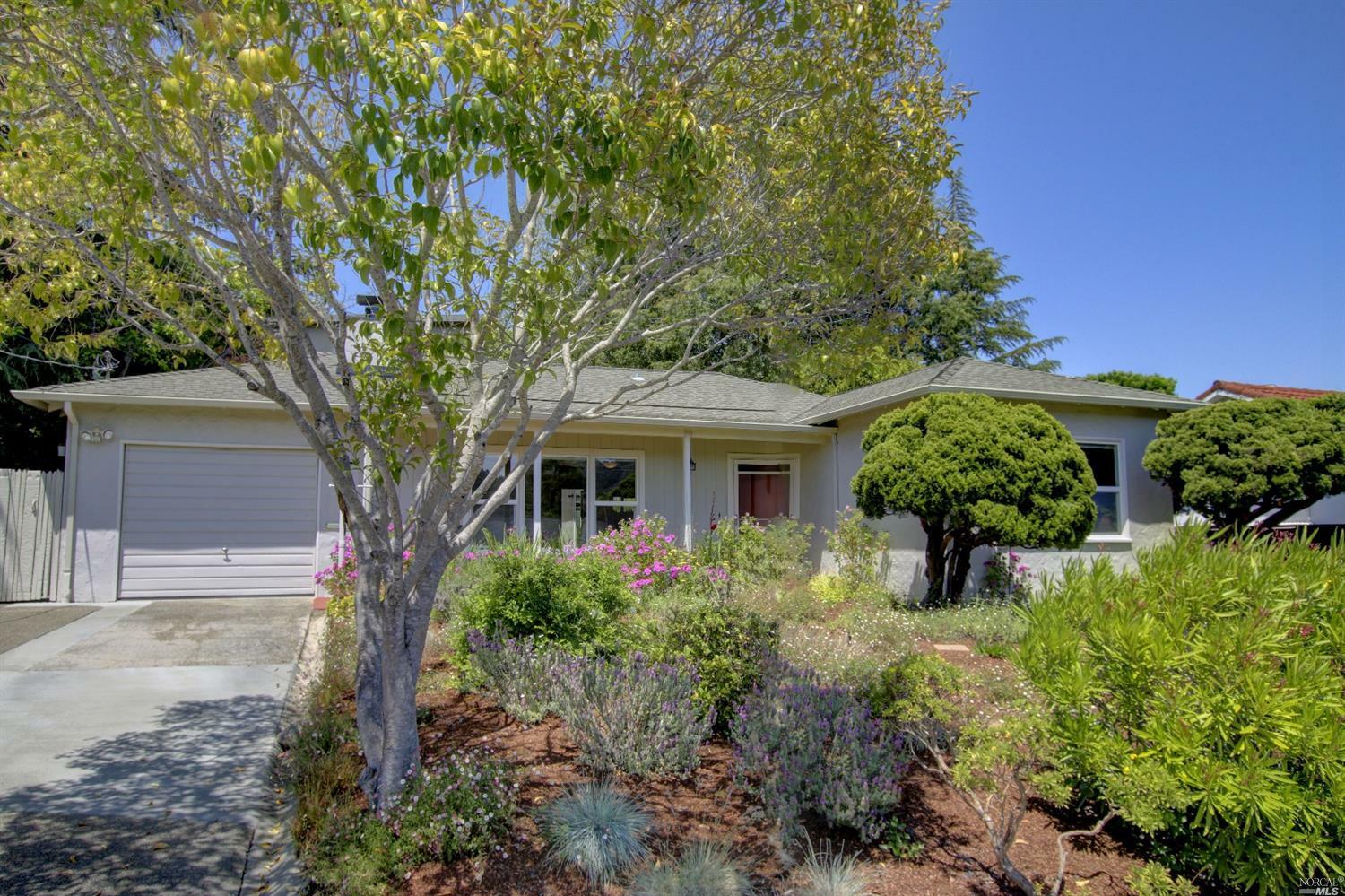 Property Photo:  6 Hickory Avenue  CA 94925 