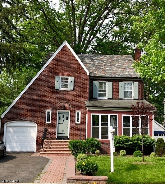 Property Photo:  54 Warren Ct  NJ 07079 