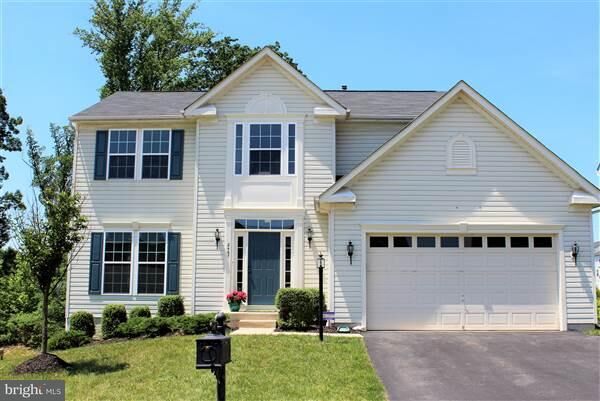 Property Photo: 2467 Trimaran Way VA 22191