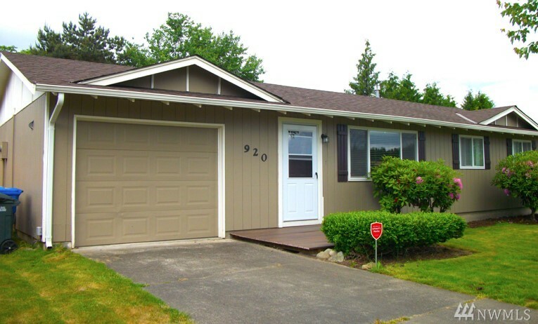 Property Photo:  920 22nd St NW  WA 98371 