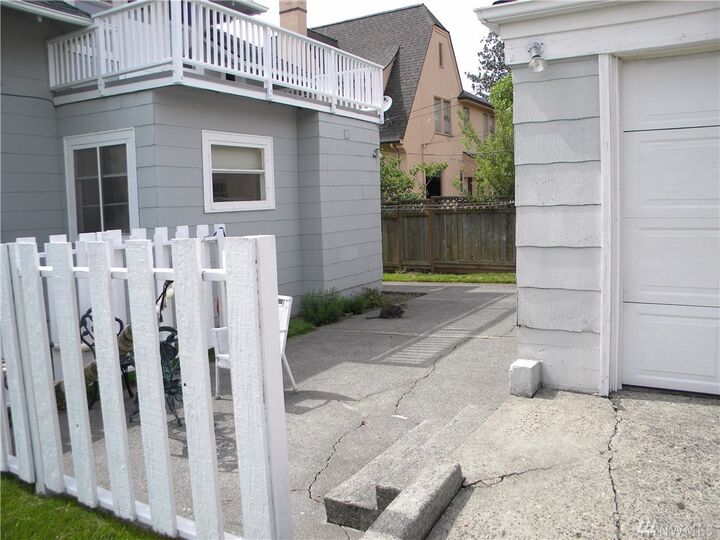 Property Photo: 2804 Cornwall Ave WA 98225