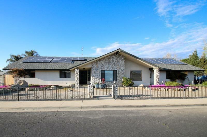 Property Photo:  595 E Saginaw Avenue  CA 93618 