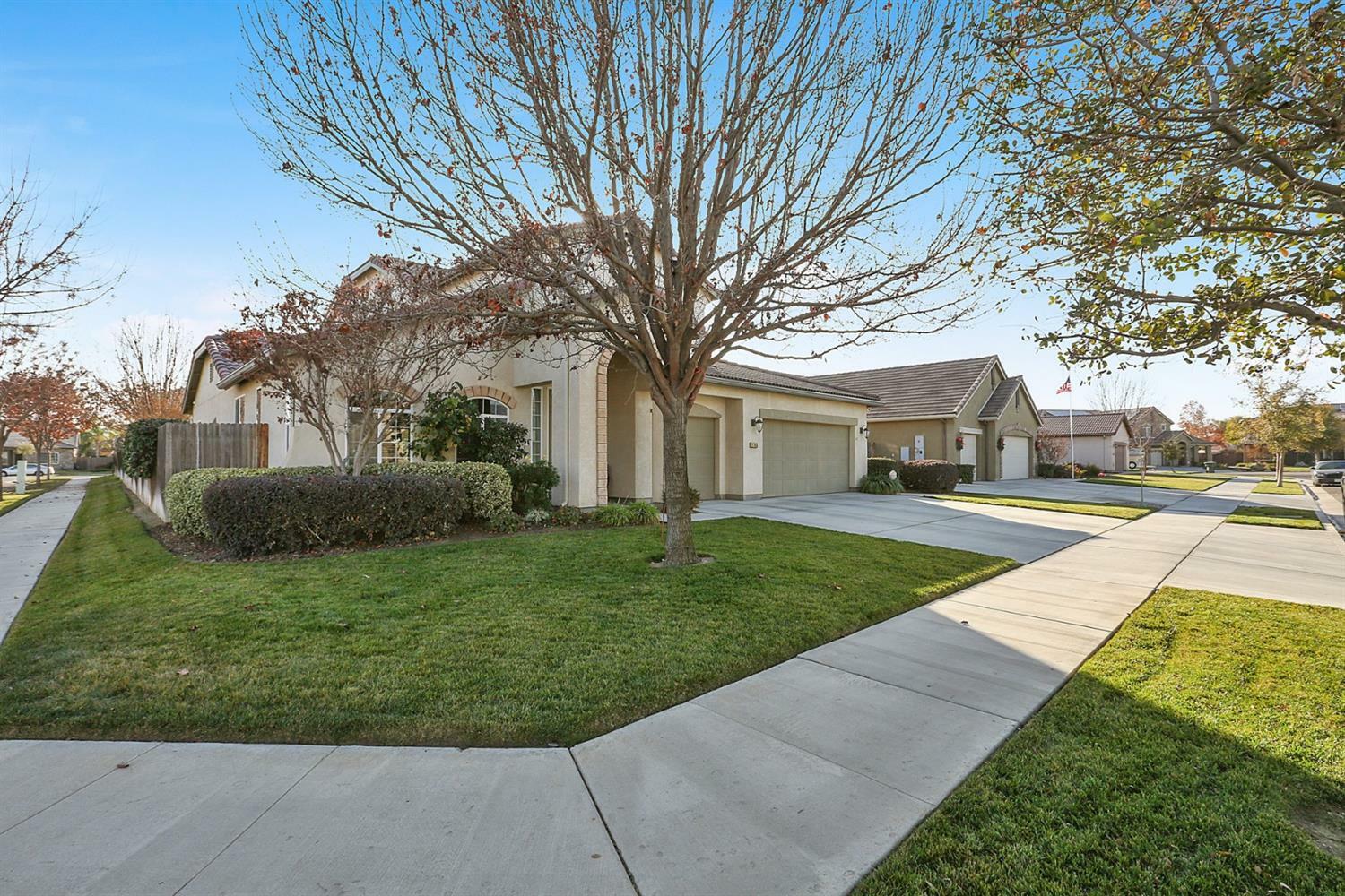 2705 W Newton Court  Visalia CA 93291 photo