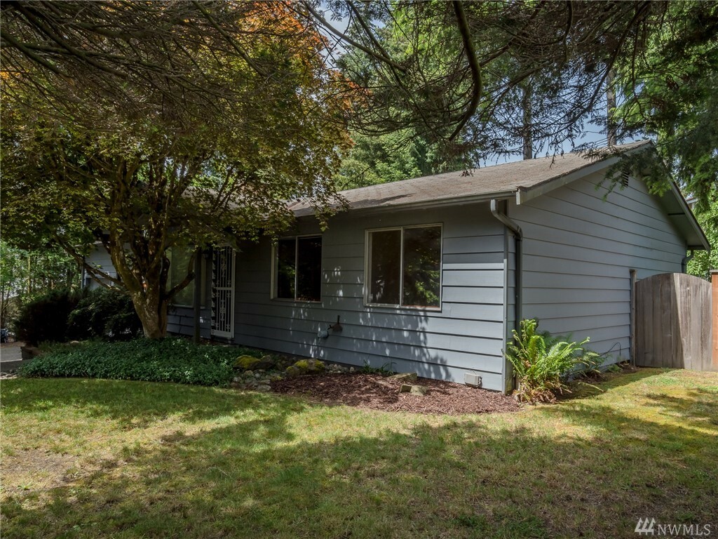 Property Photo:  21616 6th Ave W  WA 98021 