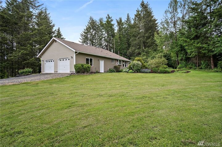 Property Photo:  924 Roswell Rd  WA 98531 