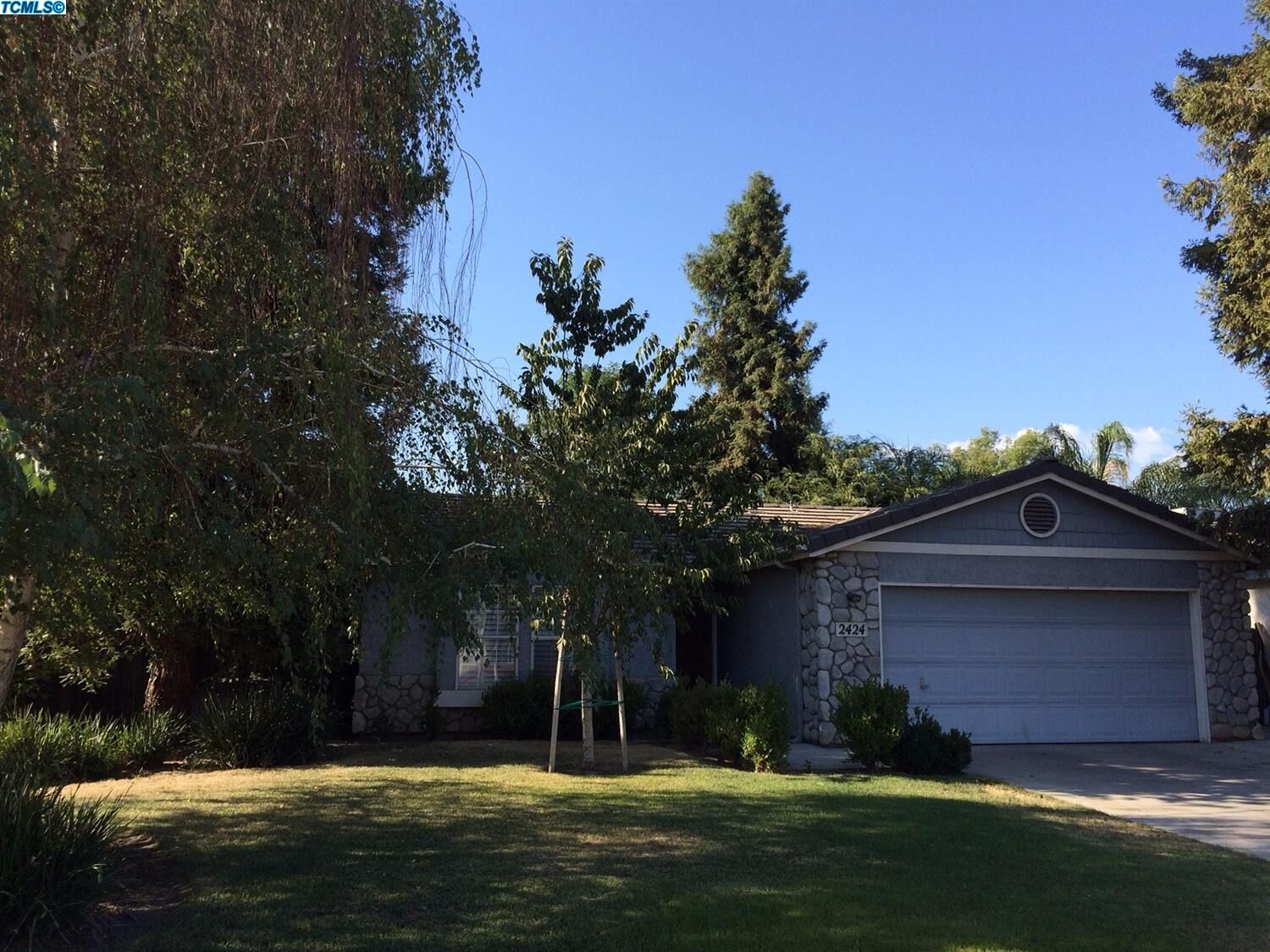 Property Photo: 2424 W Prospect Avenue CA 93291