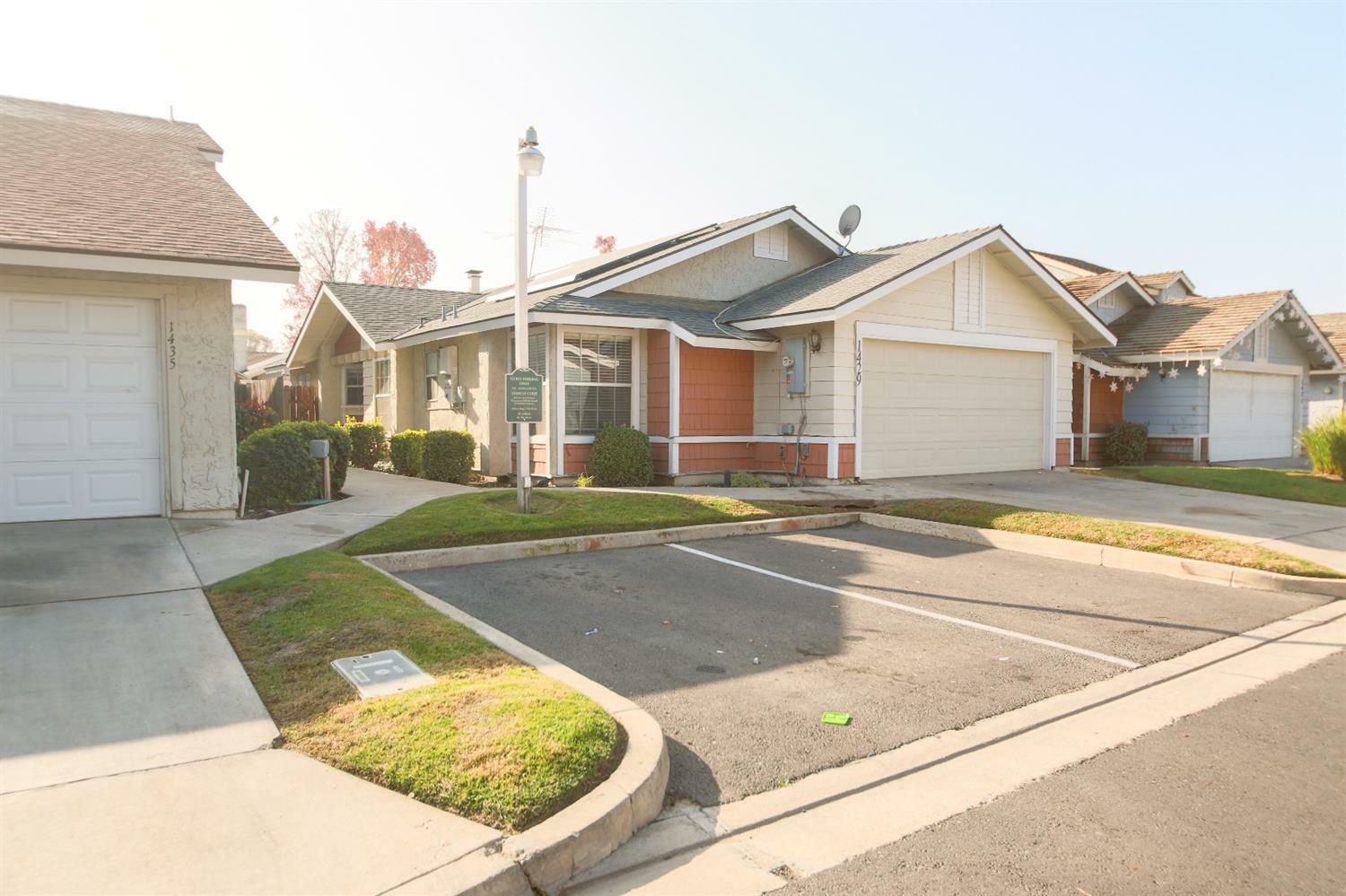 Property Photo:  1429 E Sunnyview Avenue  CA 93292 