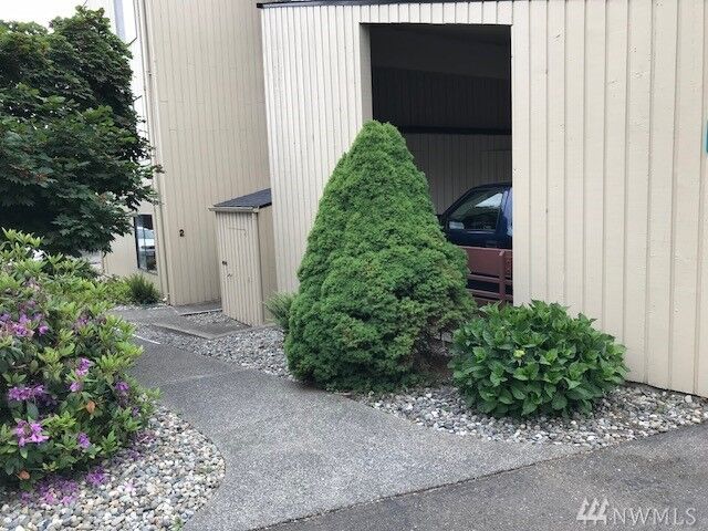 Property Photo: 525 Lebo Blvd B2 WA 98310