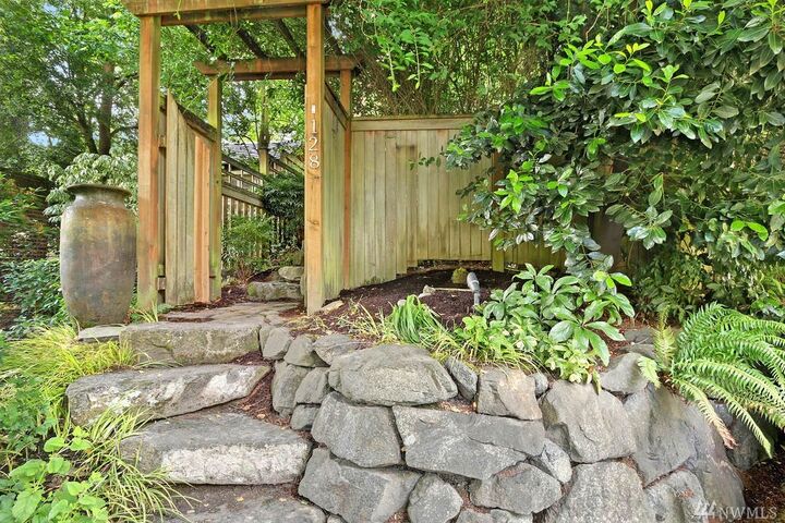 Property Photo: 128 37th Ave E WA 98112