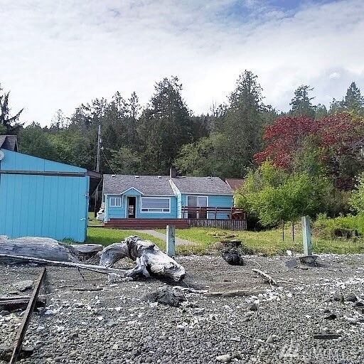 Property Photo:  22490 N US Highway 101  WA 98584 