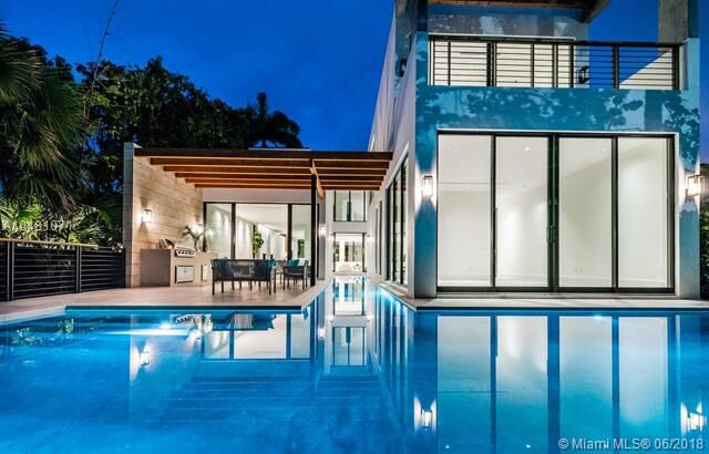 Property Photo:  765 NE 77th St  FL 33138 
