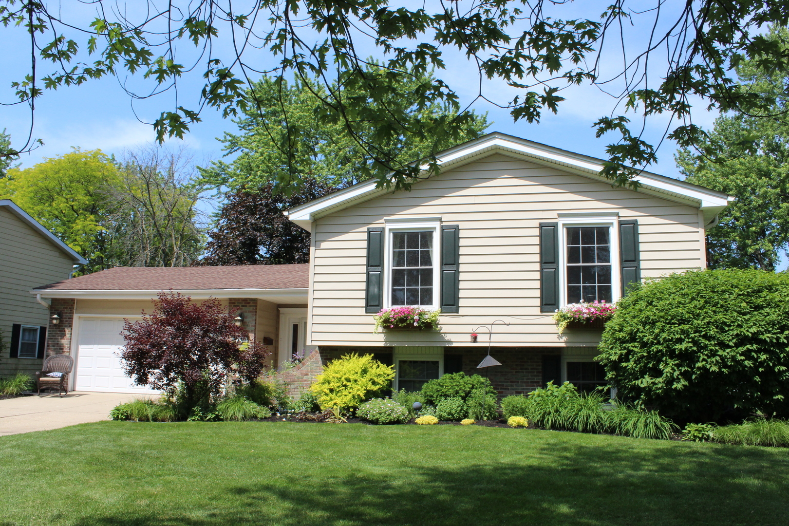 Property Photo:  1994 Briarcliffe Boulevard  IL 60189 