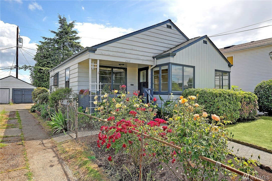 Property Photo:  2011 S Alaska St  WA 98108 