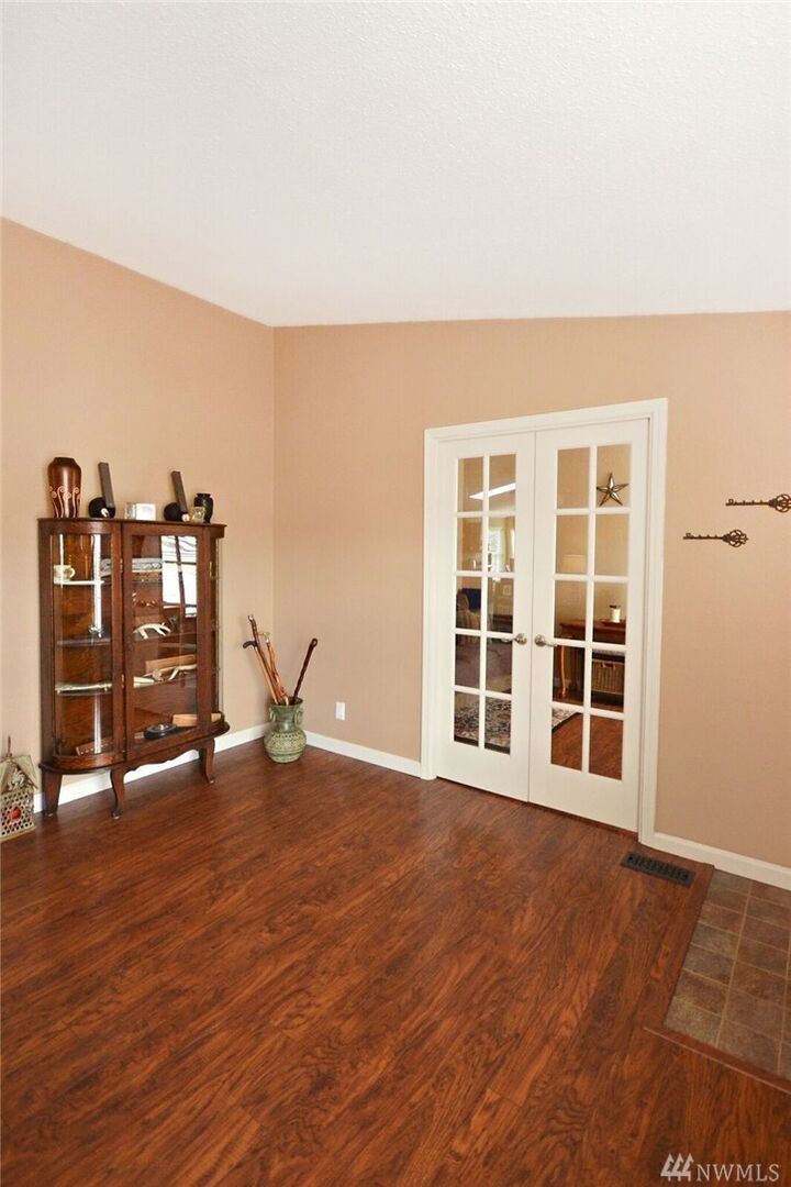 Property Photo:  17621 Engebretsen  WA 98252 