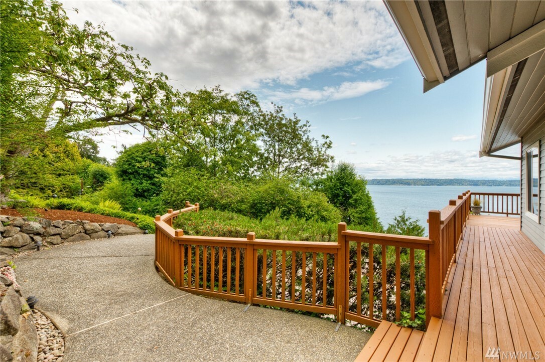 Property Photo:  2738 SW 149th Place  WA 98166 